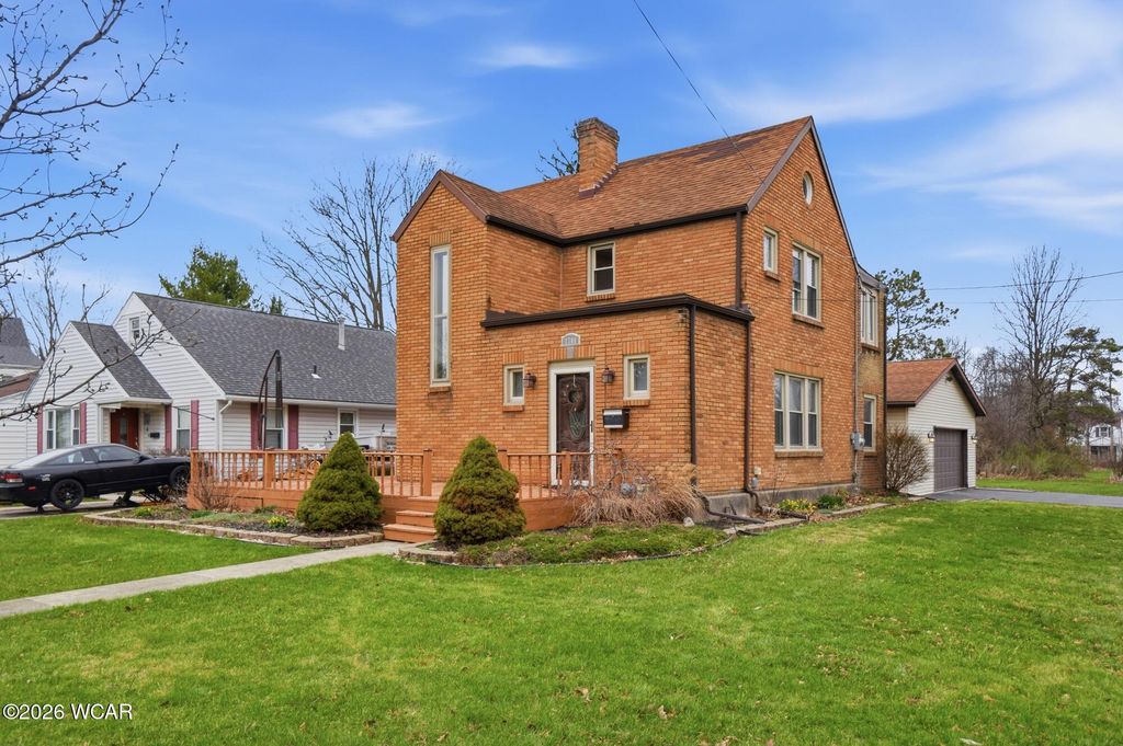 Photo of 1700 Lowell Avenue, Lima, OH 45805 (MLS # 309680)