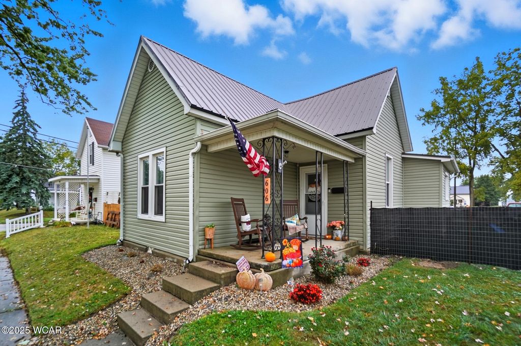 Photo of 606 Hendricks Avenue, Saint Marys, OH 45885 (MLS # 308478)