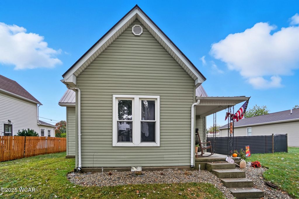 Photo of 606 Hendricks Avenue, Saint Marys, OH 45885 (MLS # 308478)