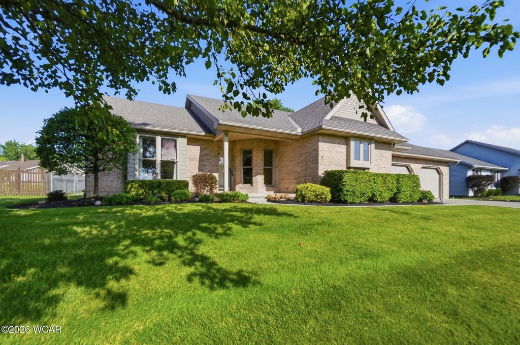 Photo of 901 Yorkshire Drive, Lima, OH 45804 (MLS # 310525)