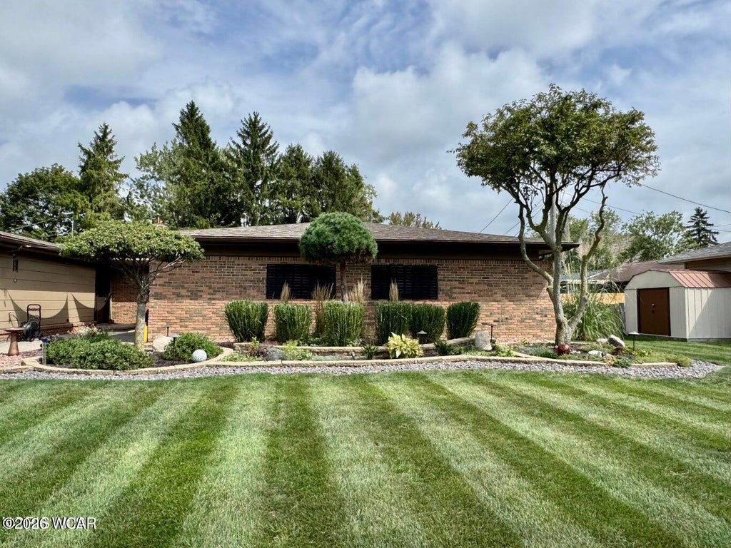 Photo of 611 Oxford Drive, Bryan, OH 43506 (MLS # 311623)