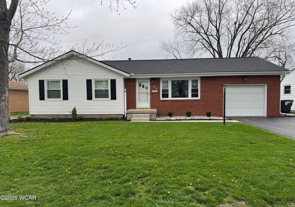 Photo of 2418 Hollybrook Drive, Findlay, OH 45840 (MLS # 309930)