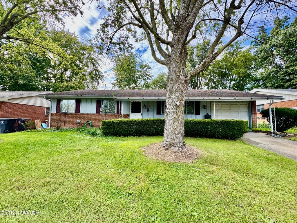 Photo of 909 Crestwood Drive, Lima, OH 45805 (MLS # 311739)