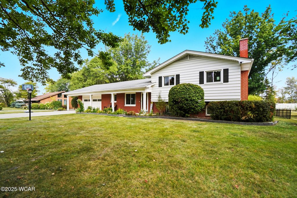 Photo of 182 Sunset Drive, Bluffton, OH 45817 (MLS # 308245)