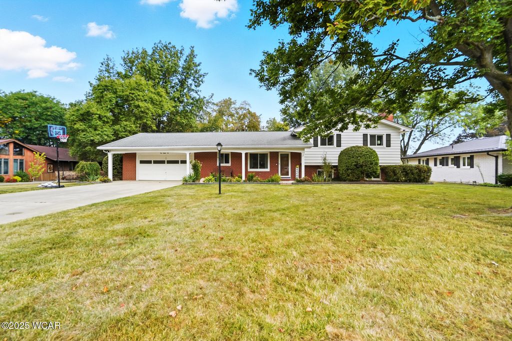 Photo of 182 Sunset Drive, Bluffton, OH 45817 (MLS # 308245)