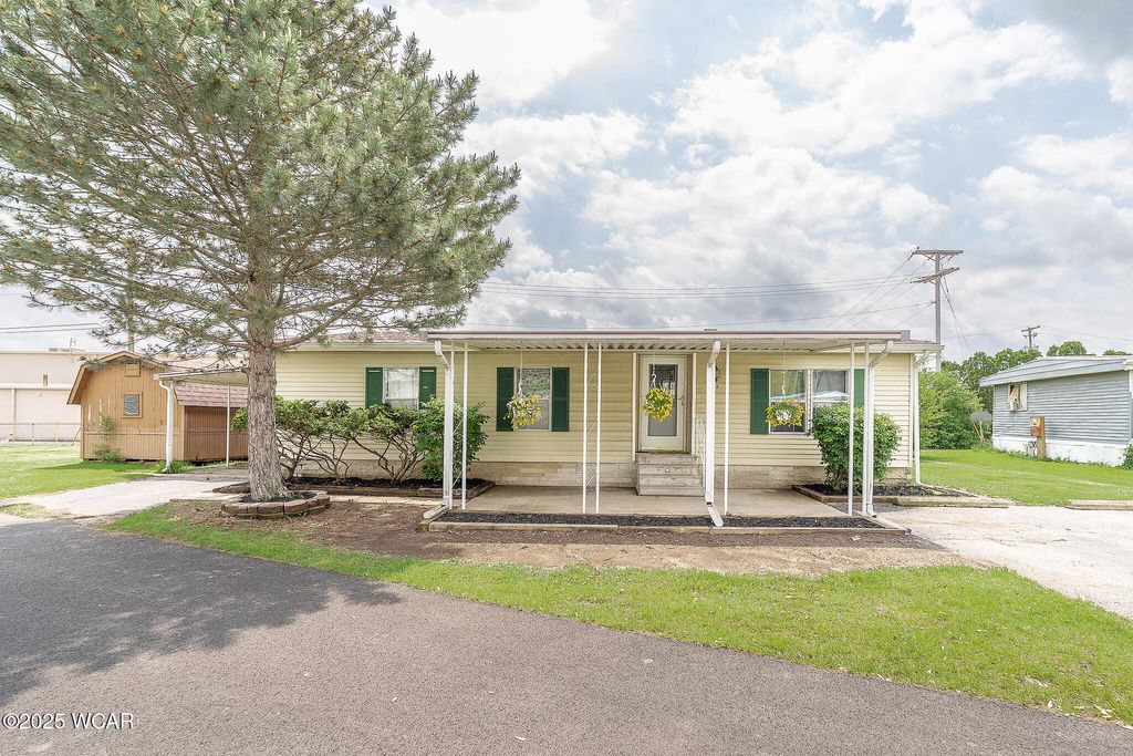 Photo of 1203 Chateau Court, Findlay, OH 45840 (MLS # 307186)