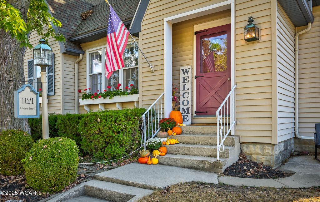 Photo of 1121 Liberty Street, Findlay, OH 45840 (MLS # 308452)