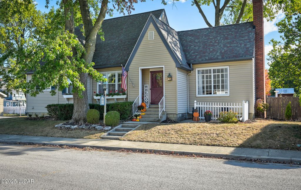 Photo of 1121 Liberty Street, Findlay, OH 45840 (MLS # 308452)