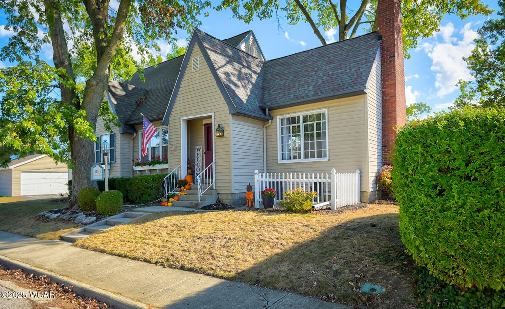 Photo of 1121 Liberty Street, Findlay, OH 45840 (MLS # 308452)