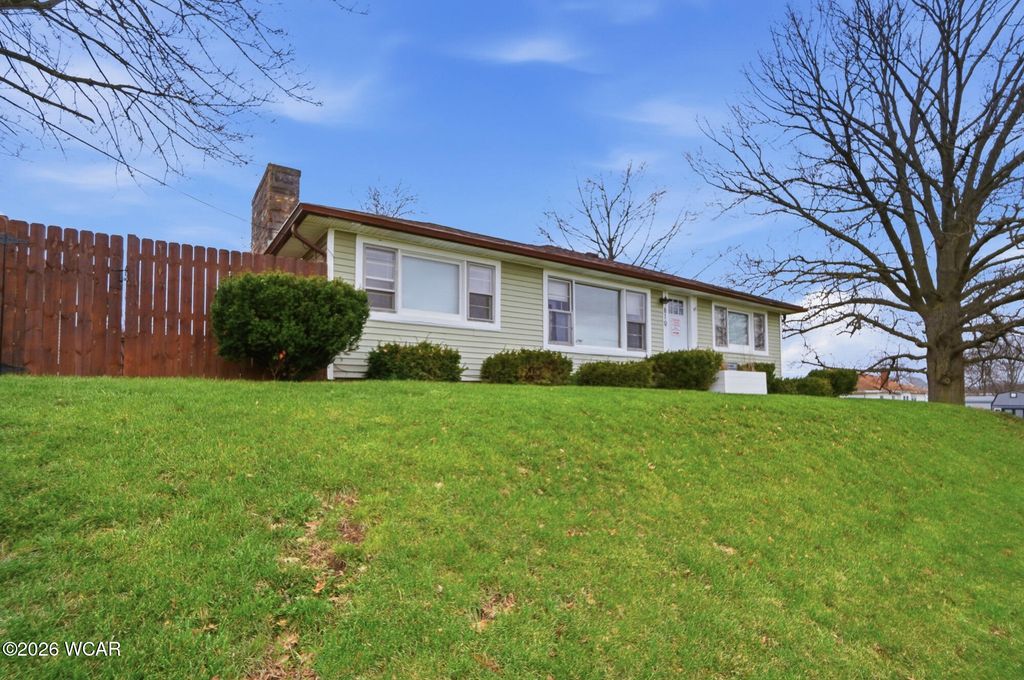 Photo of 810 S Roosevelt Avenue, Piqua, OH 45356 (MLS # 309502)