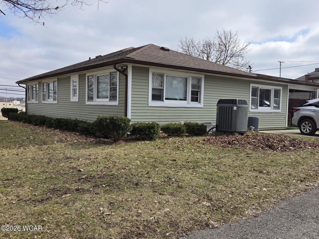 Photo of 810 S Roosevelt Avenue, Piqua, OH 45356 (MLS # 309502)