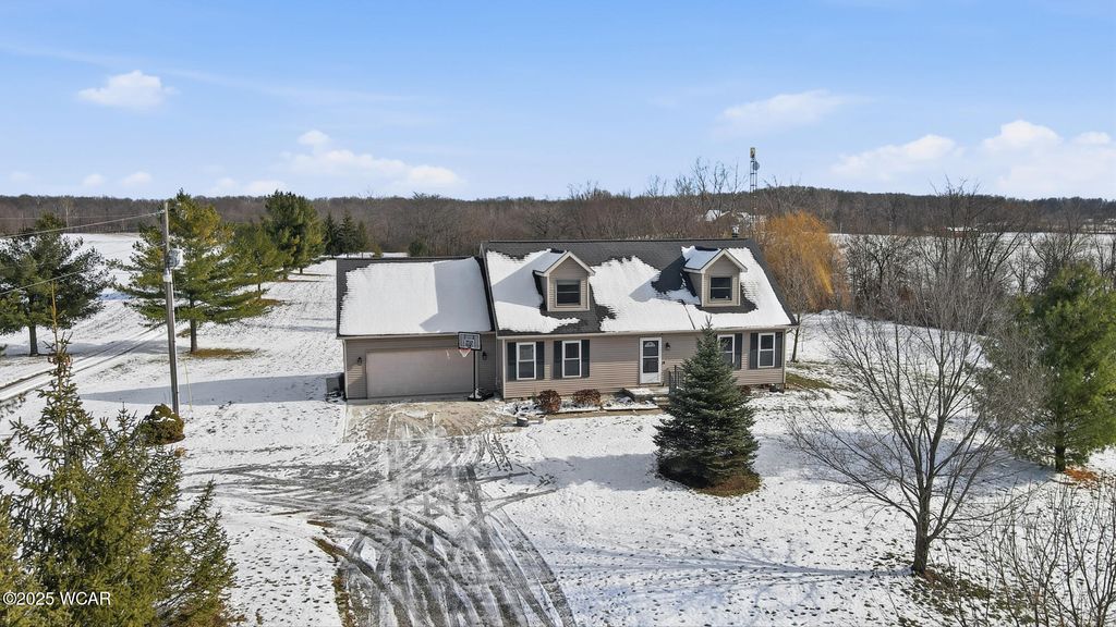Photo of 18544 Santa Fe Line Road, Waynesfield, OH 45896 (MLS # 309002)