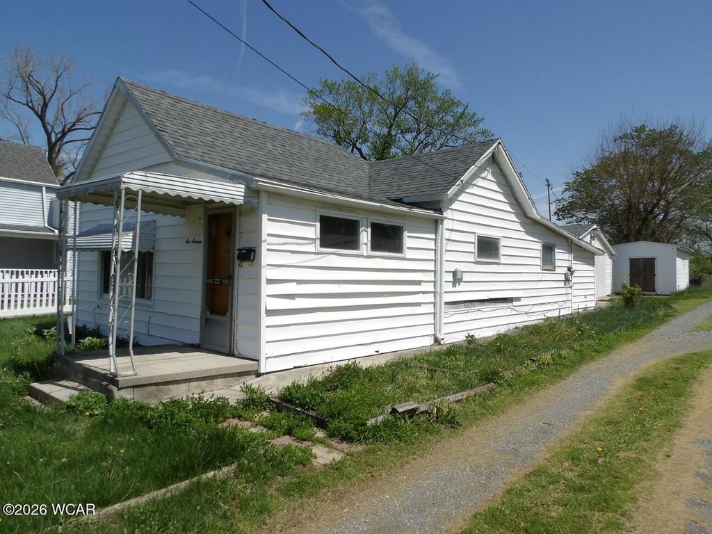 Photo of 616 N Rosedale Avenue, Lima, OH 45805 (MLS # 310029)