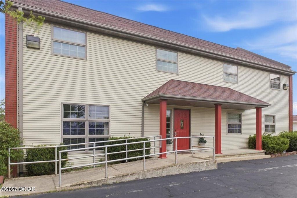 Photo of 718 E Wayne Street, Celina, OH 45822 (MLS # 310127)