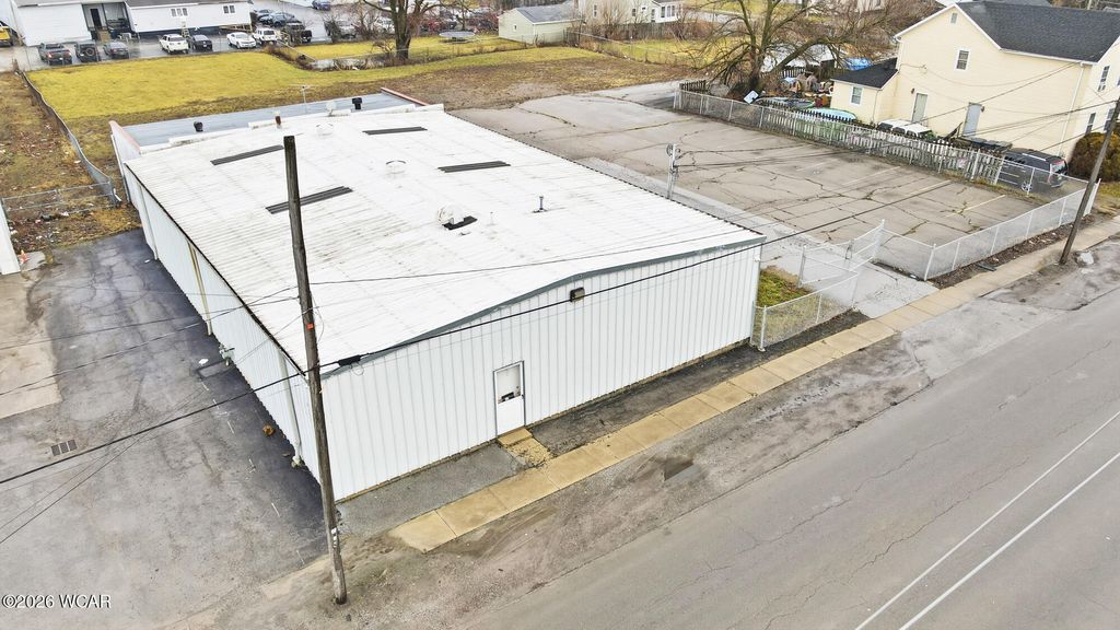 Photo of 413 Flanders Avenue, Lima, OH 45801 (MLS # 309635)