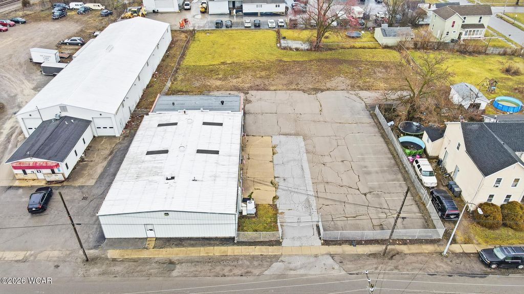 Photo of 413 Flanders Avenue, Lima, OH 45801 (MLS # 309635)