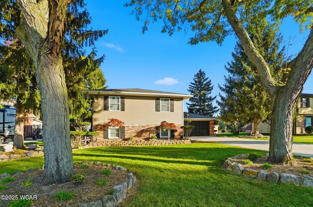 Photo of 906 Aster Drive, Wapakoneta, OH 45895 (MLS # 308712)