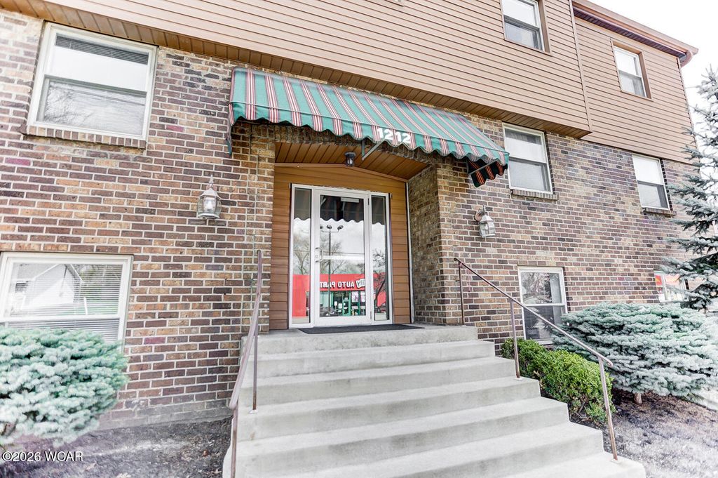 Photo of 1212 Bellefontaine Avenue, Lima, OH 45804 (MLS # 309120)