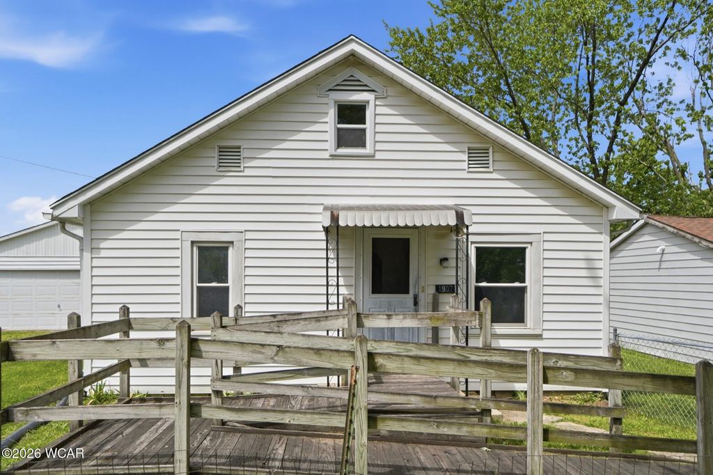 Photo of 1907 N Elizabeth Street, Lima, OH 45801 (MLS # 310150)