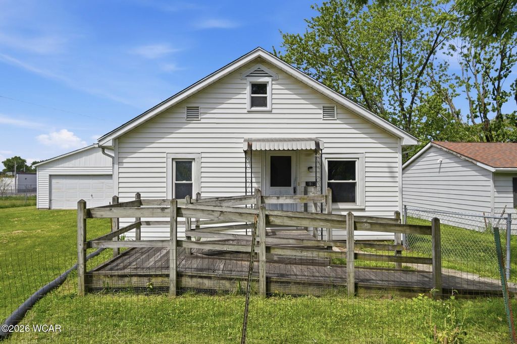 Photo of 1907 N Elizabeth Street, Lima, OH 45801 (MLS # 310150)