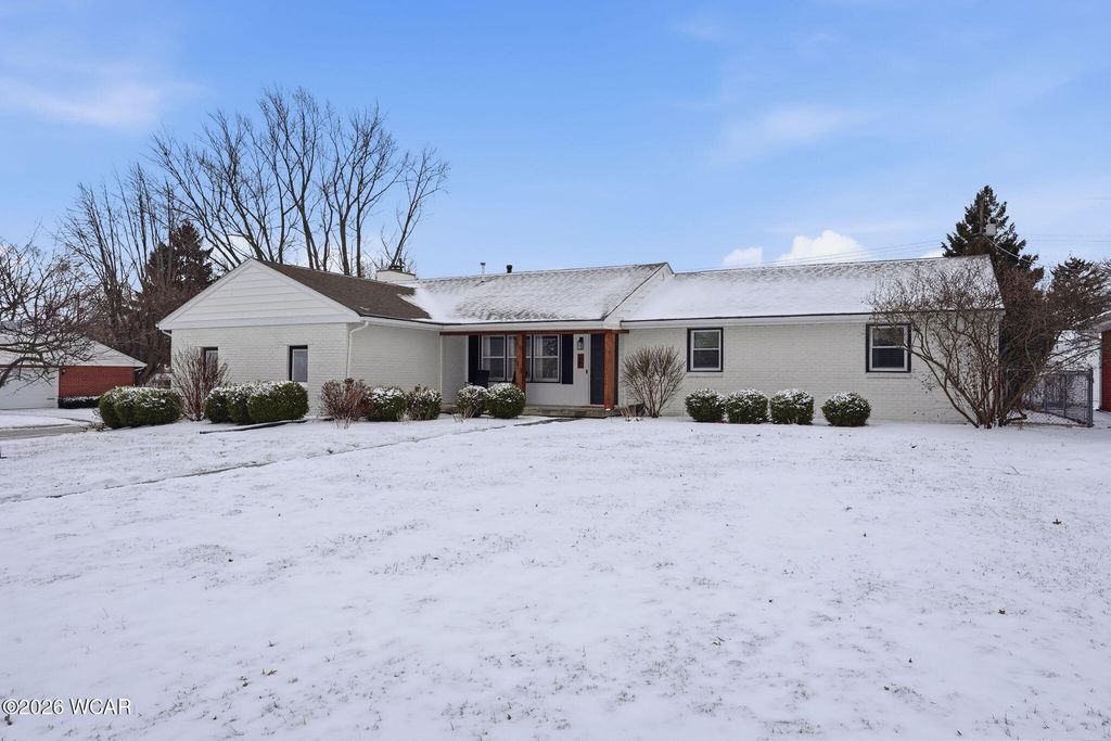 Photo of 225 E Yates Avenue, Findlay, OH 45840 (MLS # 309205)
