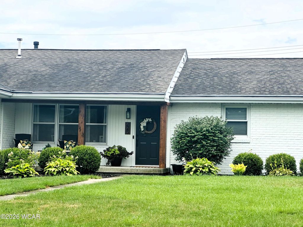 Photo of 225 E Yates Avenue, Findlay, OH 45840 (MLS # 309205)