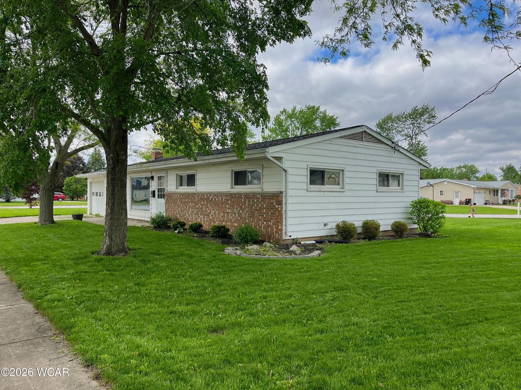 Photo of 1002 Middle Street, Wapakoneta, OH 45895 (MLS # 310100)