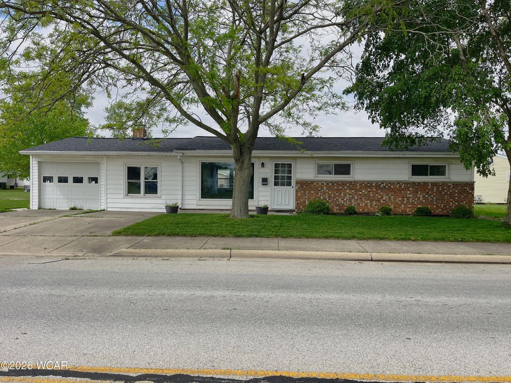 Photo of 1002 Middle Street, Wapakoneta, OH 45895 (MLS # 310100)