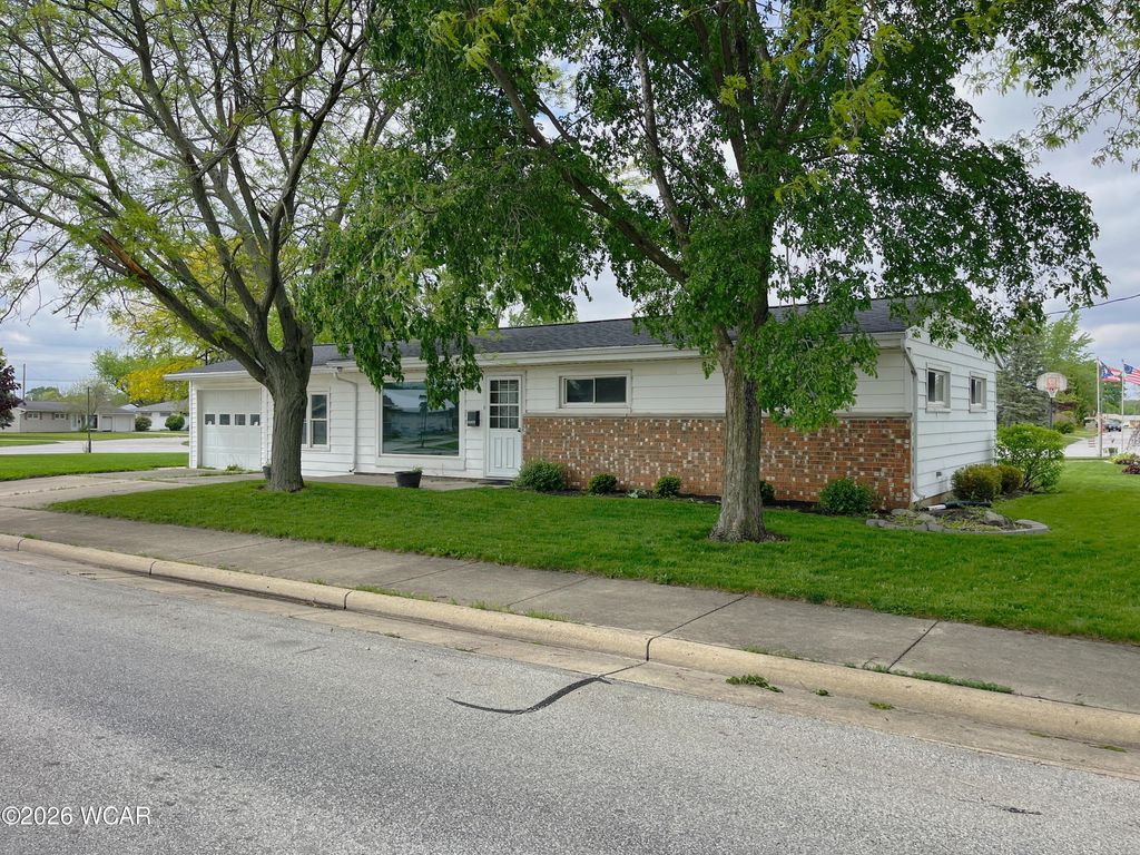 Photo of 1002 Middle Street, Wapakoneta, OH 45895 (MLS # 310100)