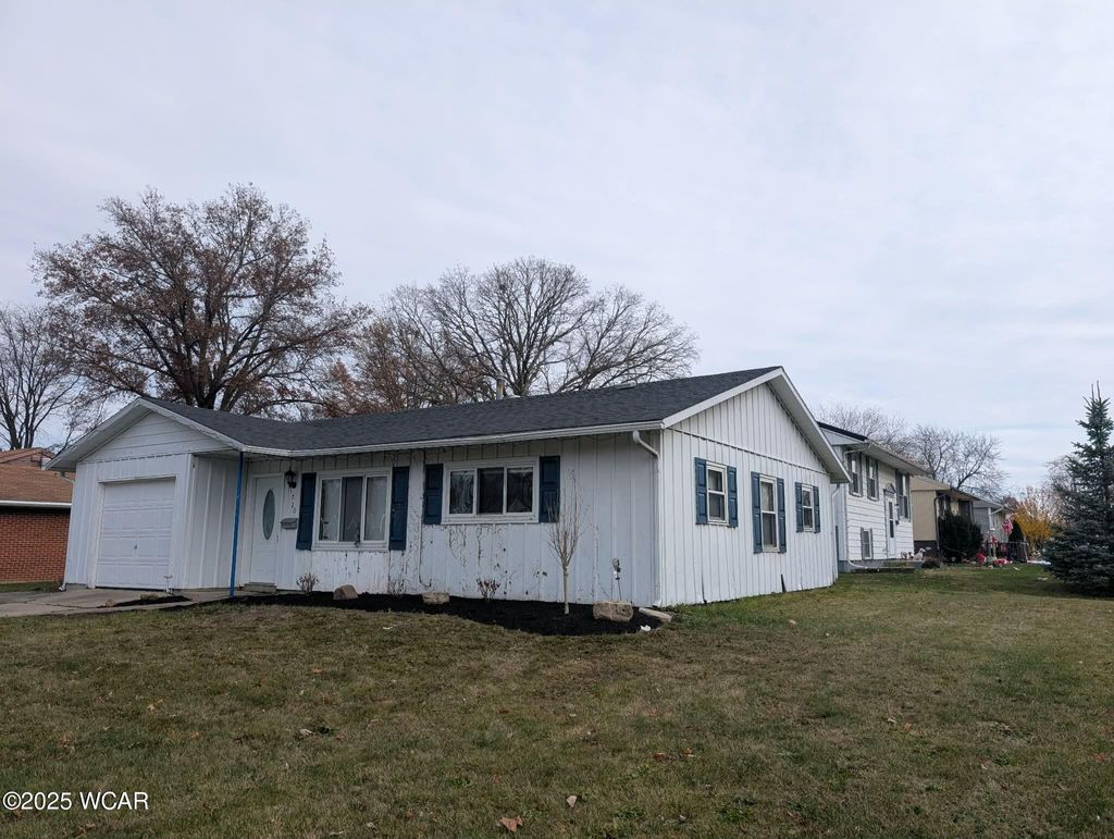 Photo of 1720 Brookwood Drive, Lima, OH 45801 (MLS # 308919)