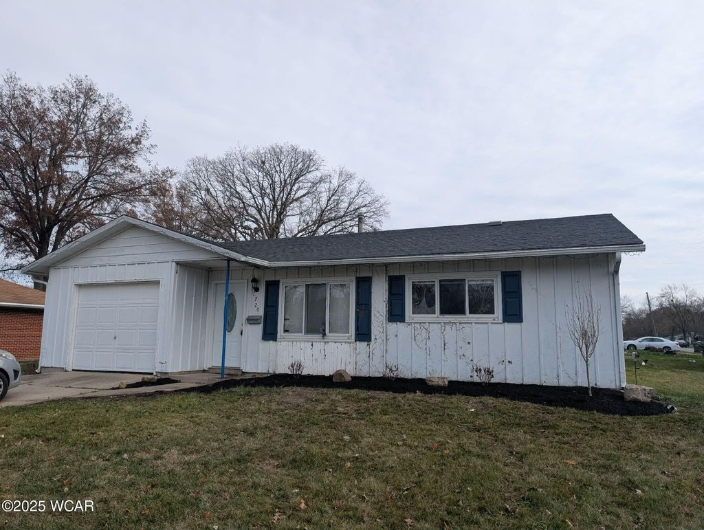 Photo of 1720 Brookwood Drive, Lima, OH 45801 (MLS # 308919)