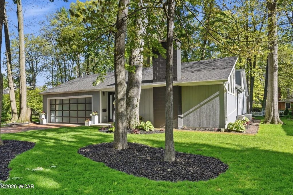 Photo of 1908 Windsor Place, Findlay, OH 45840 (MLS # 310180)