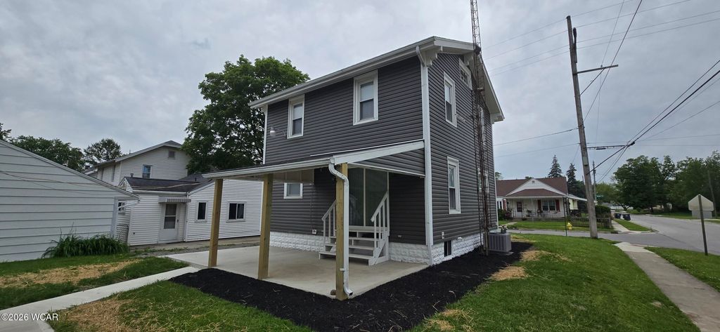 Photo of 1118 N Baxter Street, Lima, OH 45801 (MLS # 310393)
