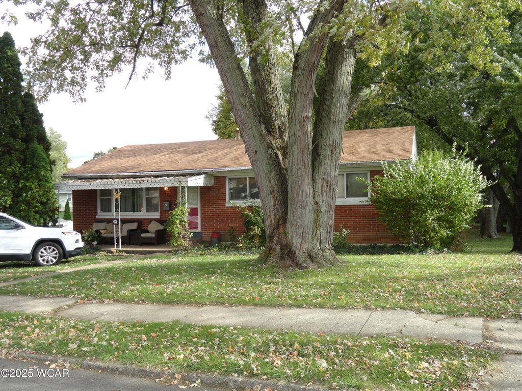 Photo of 428 Superior Street, Bellefontaine, OH 43311 (MLS # 308649)