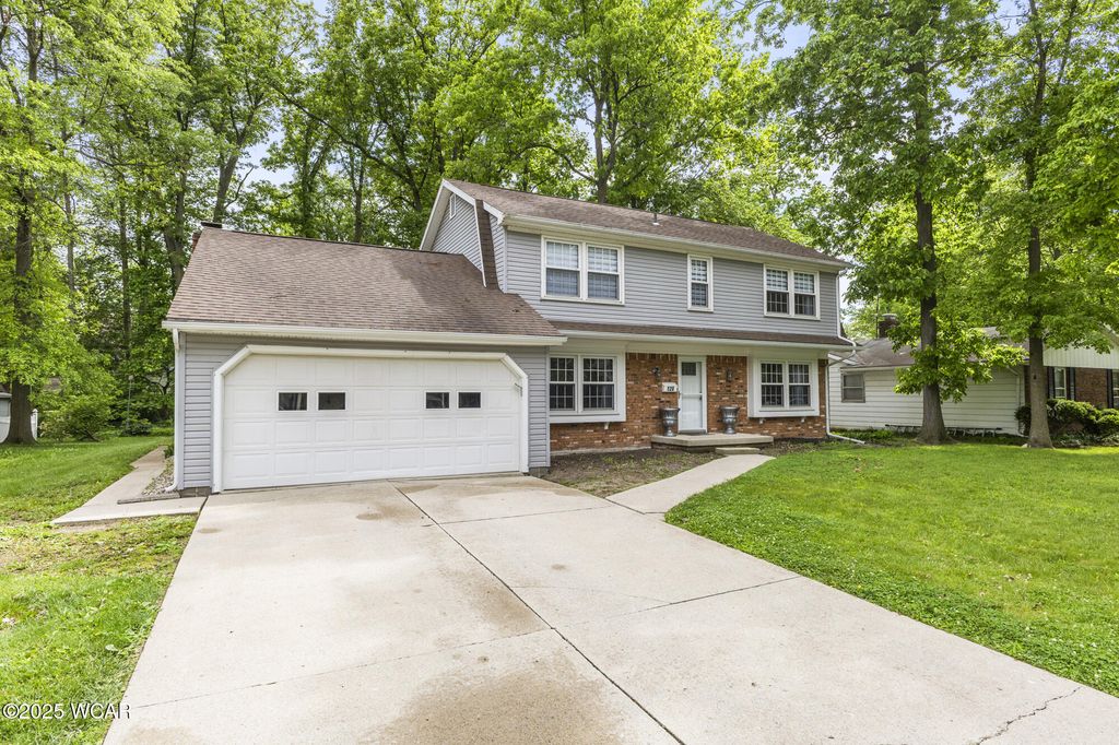 Photo of 120 Barnsbury Drive, Lima, OH 45804 (MLS # 307175)