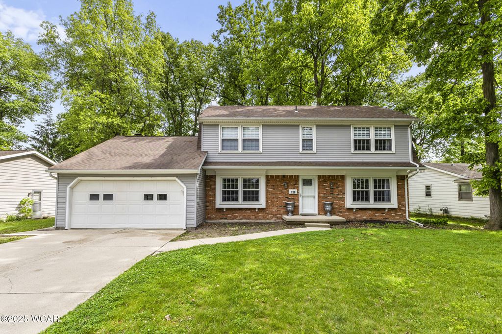 Photo of 120 Barnsbury Drive, Lima, OH 45804 (MLS # 307175)