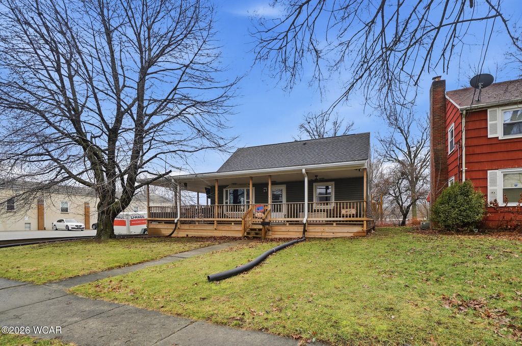 Photo of 635 W Ashton Avenue, Lima, OH 45801 (MLS # 309576)