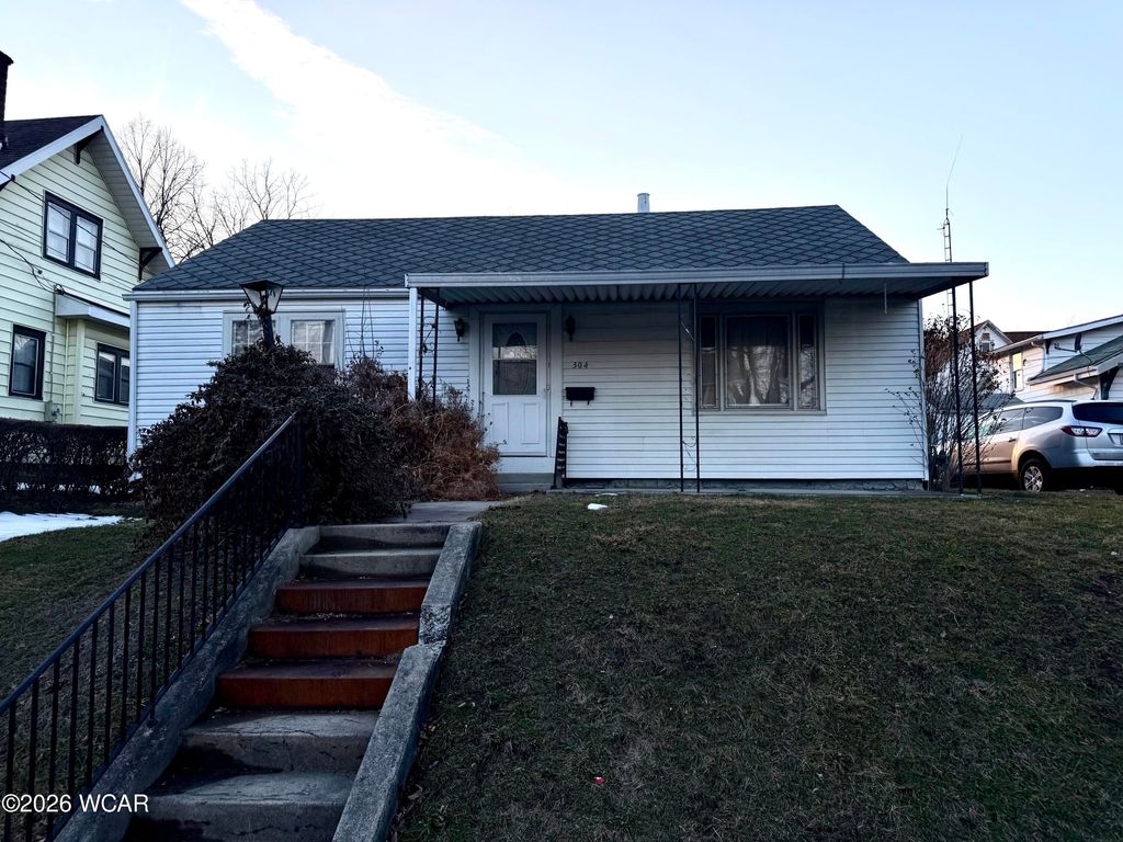 Photo of 304 Garfield Avenue, Lima, OH 45805 (MLS # 309440)