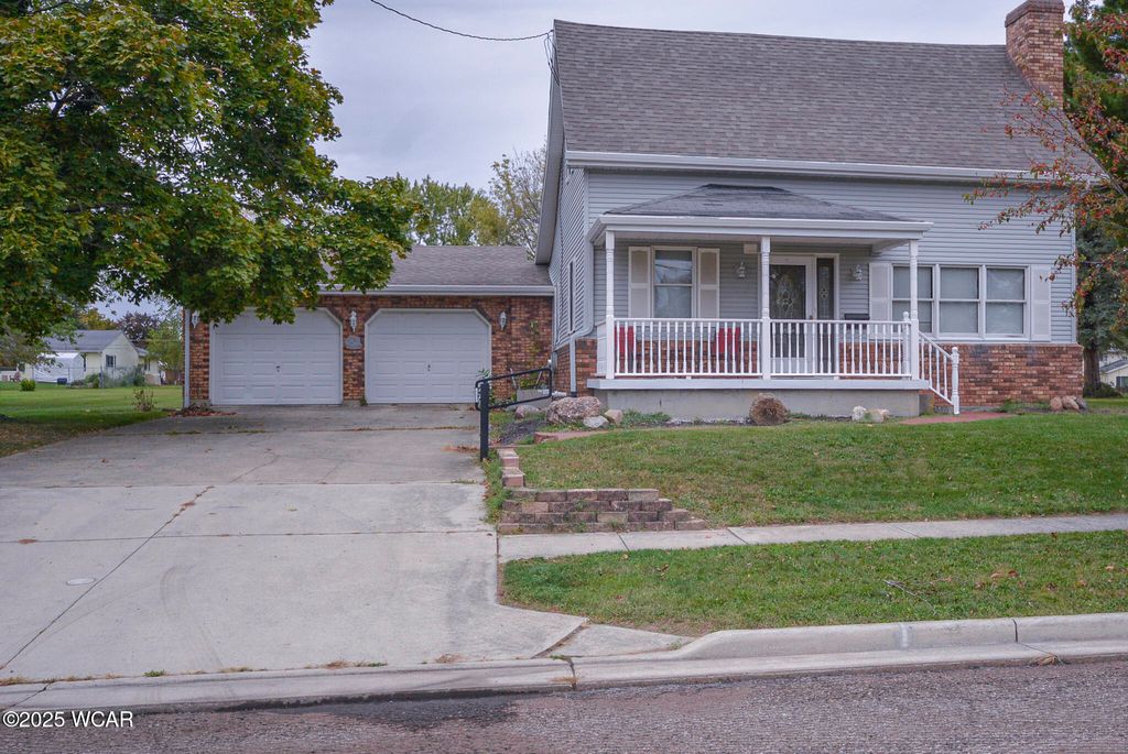 Photo of 420 Hoopengarner St, Wapakoneta, OH 45895 (MLS # 308688)