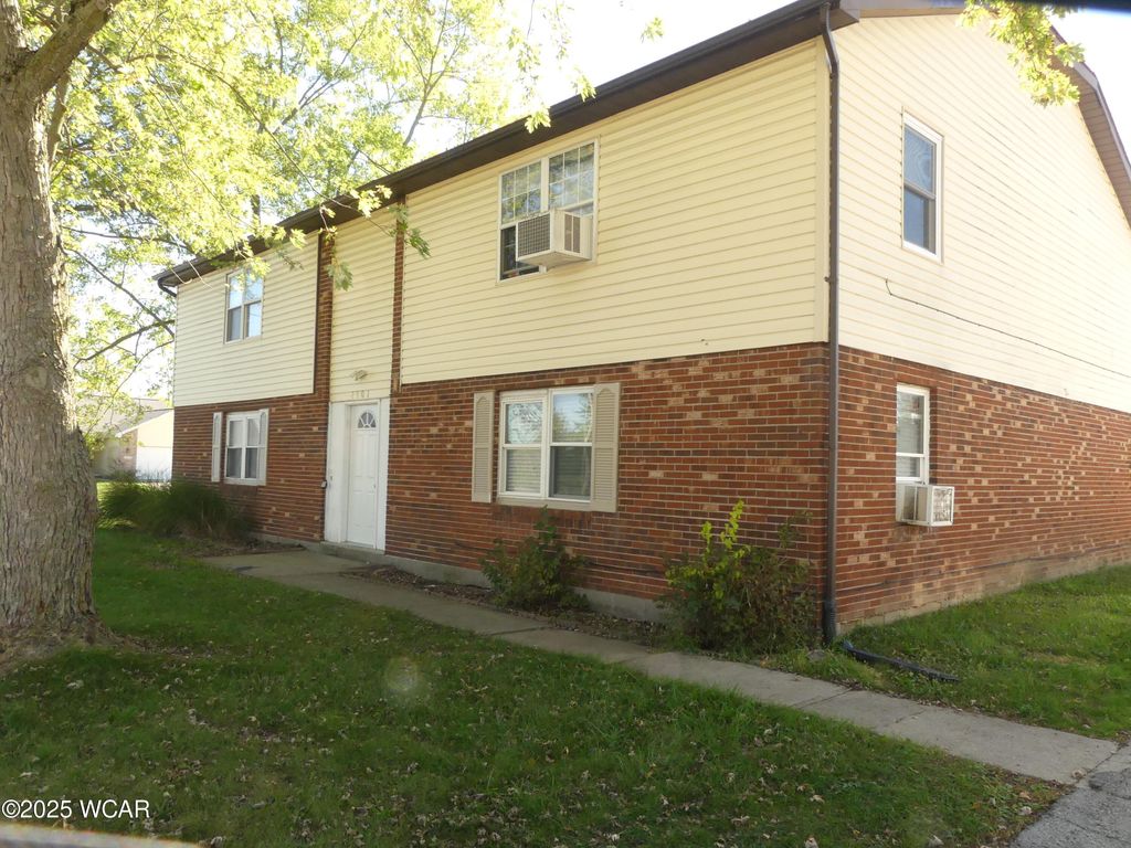 Photo of 2901 Elijah Parkway Pkwy #Apt B, Lima, OH 45805 (MLS # 308641)