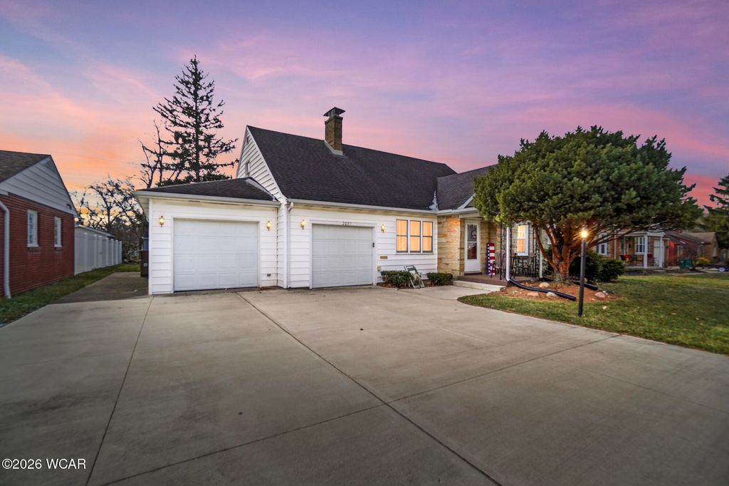 Photo of 2057 W High Street, Lima, OH 45805 (MLS # 309231)