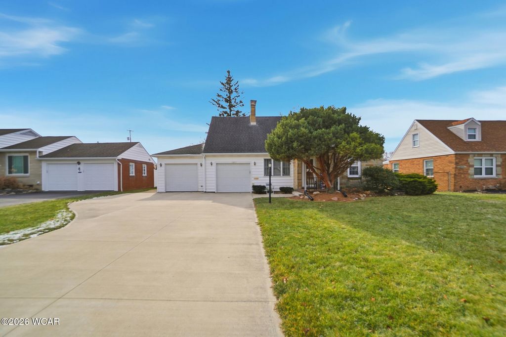 Photo of 2057 W High Street, Lima, OH 45805 (MLS # 309231)