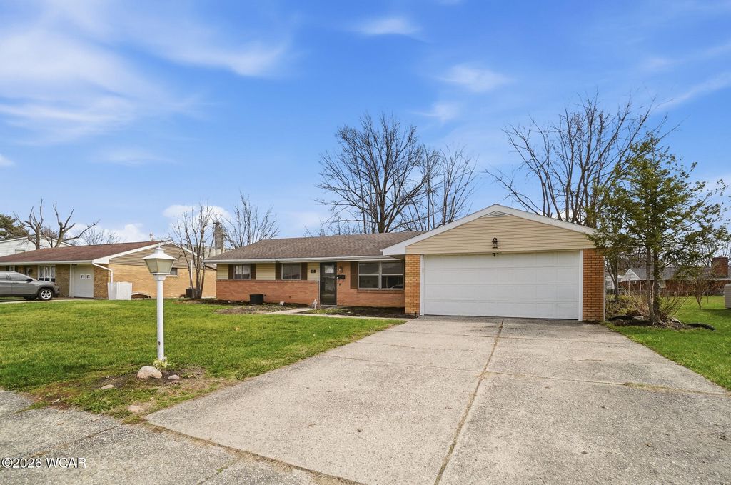 Photo of 52 Beaumont Place, Lima, OH 45805 (MLS # 309819)