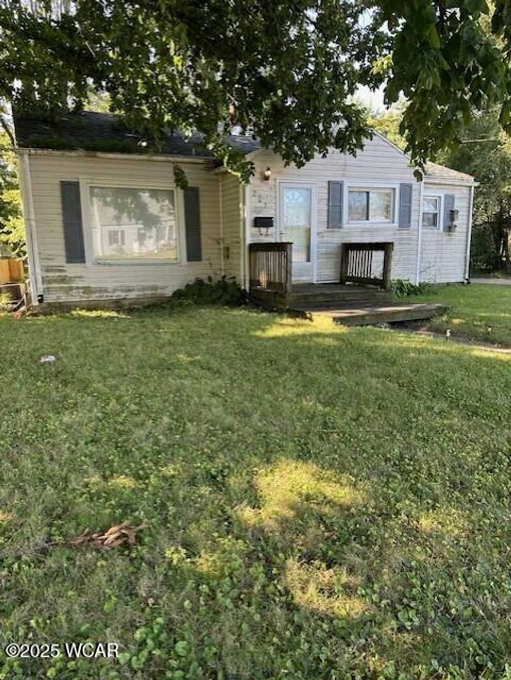 Photo of 207 W Lane Avenue, Lima, OH 45801 (MLS # 308941)