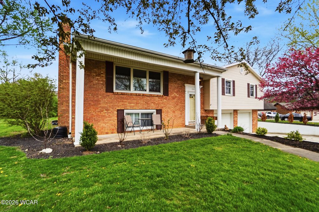 Photo of 1515 Riverview Drive, Lima, OH 45805 (MLS # 309954)