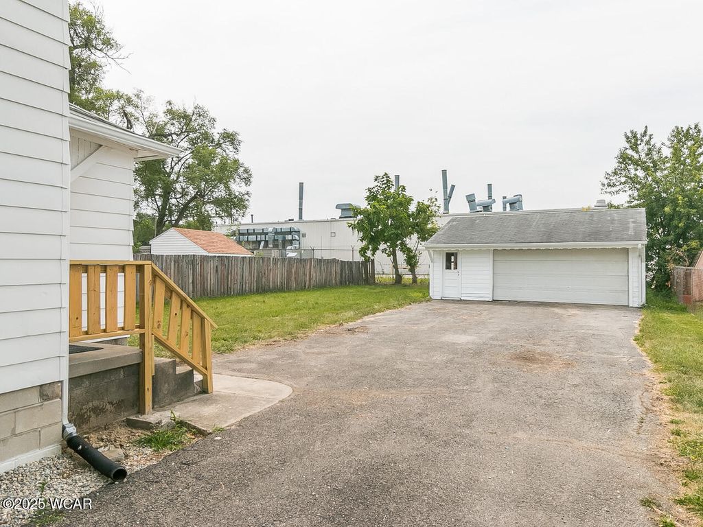 Photo of 631 Hazel Avenue, Lima, OH 45801 (MLS # 308662)