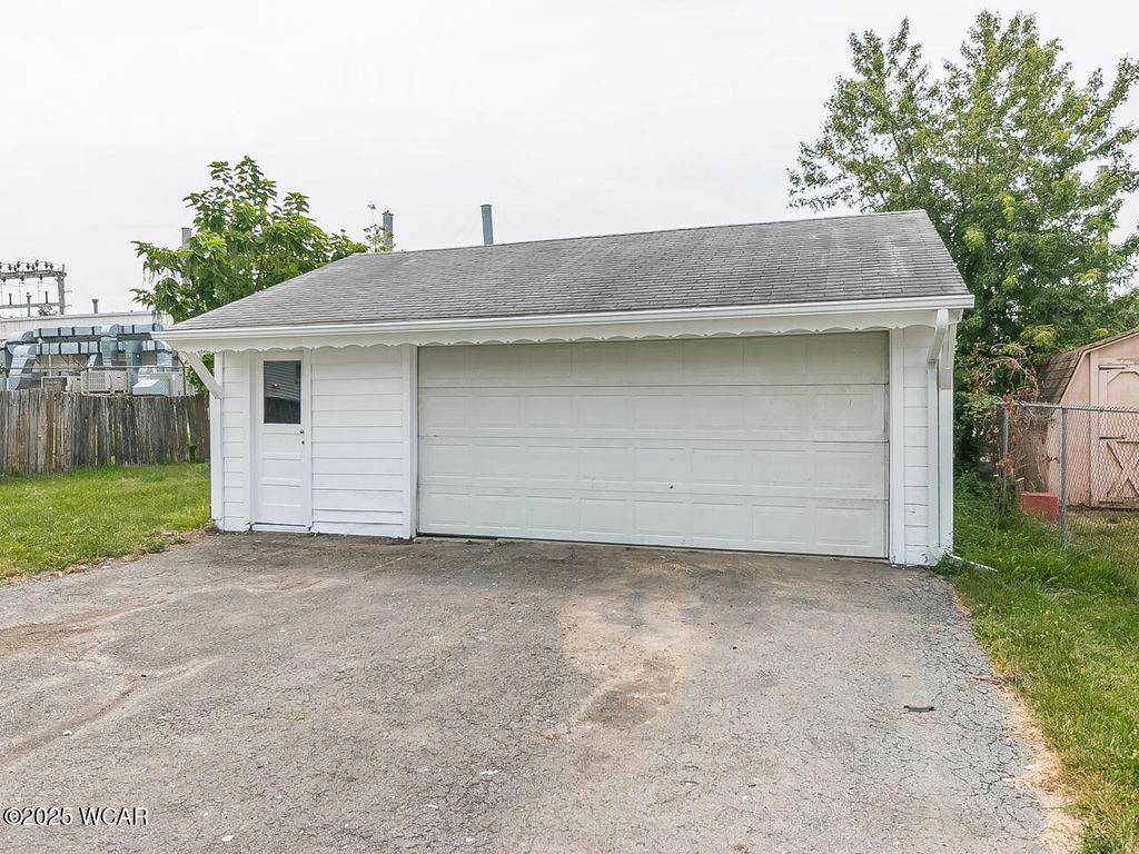 Photo of 631 Hazel Avenue, Lima, OH 45801 (MLS # 308662)