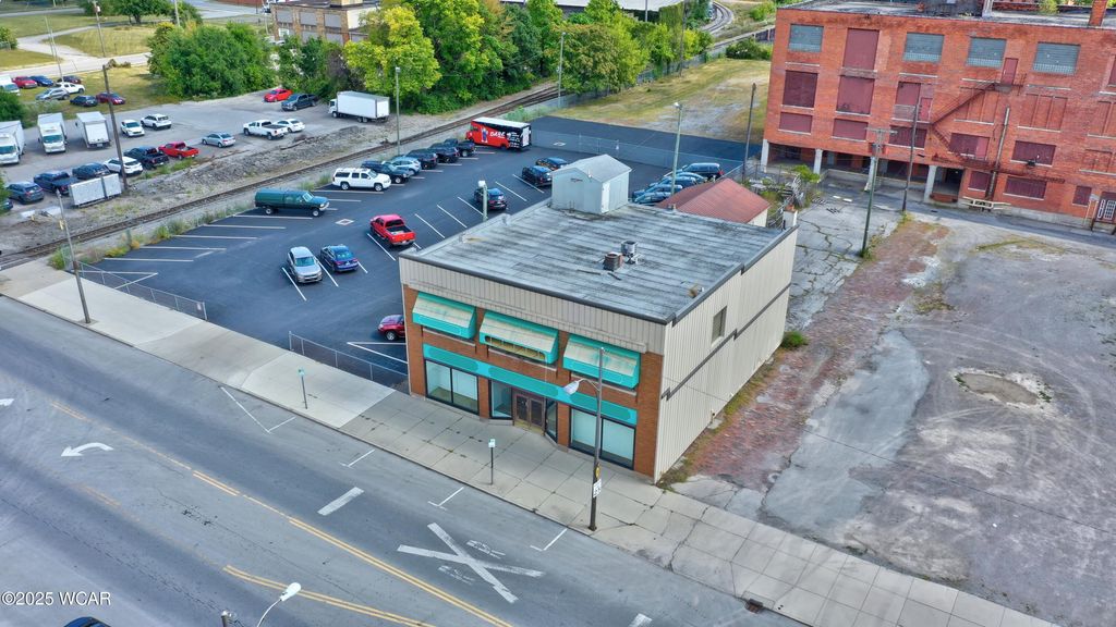 Photo of 414 N Main Street, Lima, OH 45801 (MLS # 308216)