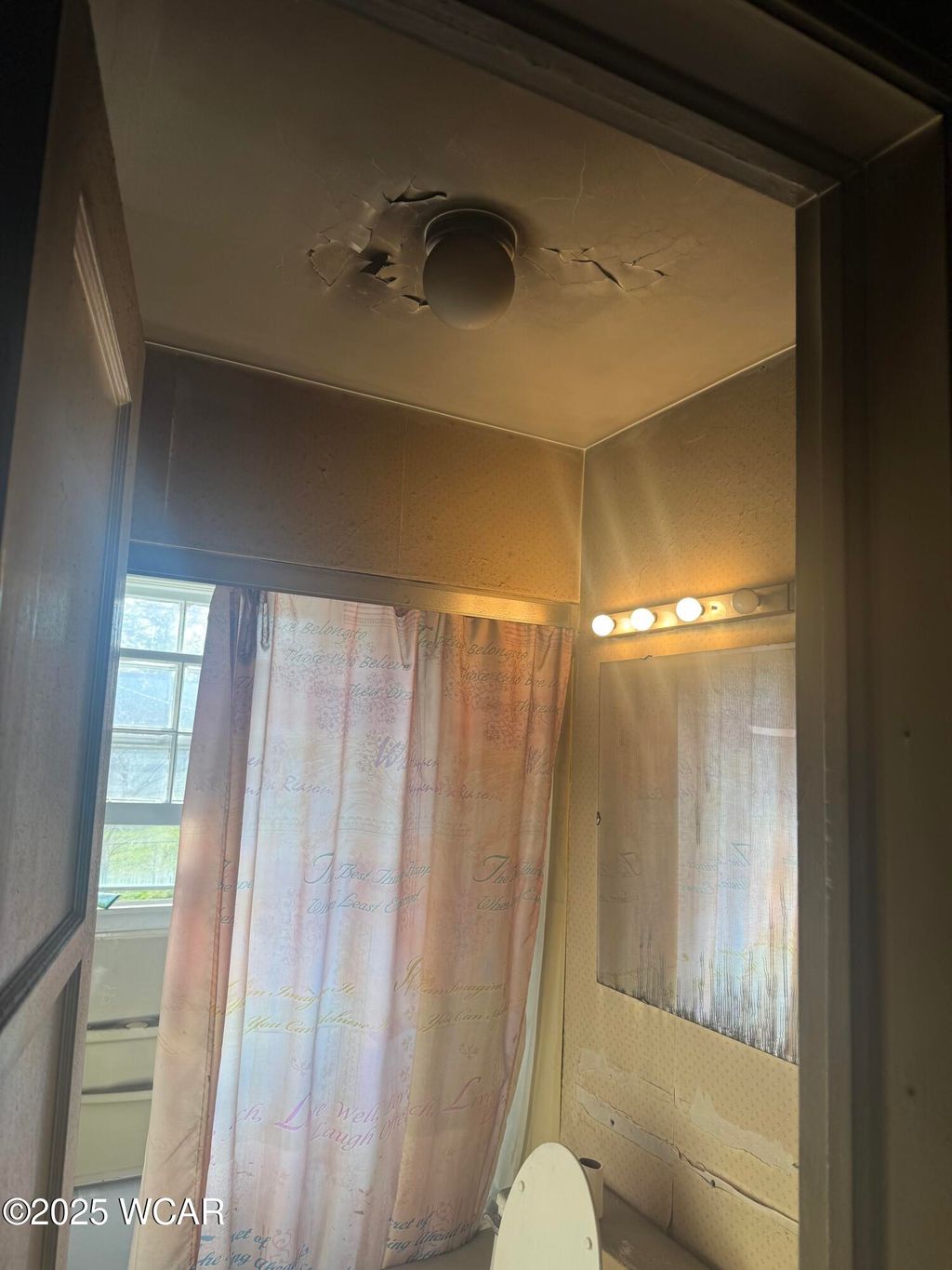 Photo of 2035 W W Wayne Street, Lima, OH 45805 (MLS # 308898)