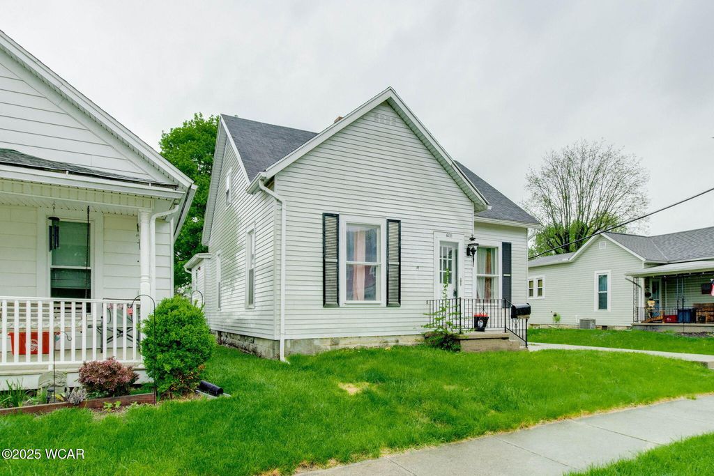 Photo of 608 W Pearl Street, Wapakoneta, OH 45895 (MLS # 309610)